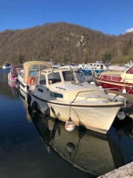 Petit bateau moteur