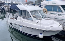2011 Beneteau Antares 5.80 Motor Boat
