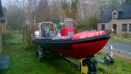 bateau semi rigide tres rapide