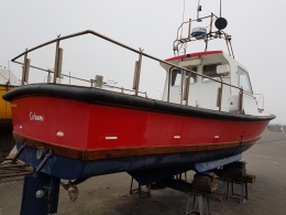 bateau pour peche ou plongé