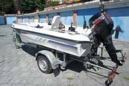 bateau pour la peche en rivière ou ballade.