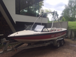 Wakeboard boat