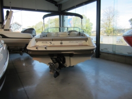 SEA RAY 210 OVERNIGHTER