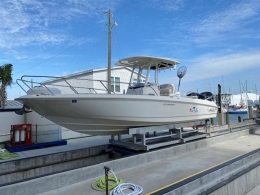 Boston Whaler 270