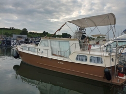 Bateau à moteur